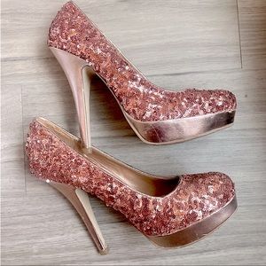 Pink rose gold pumps! Perfect for homecoming or prom